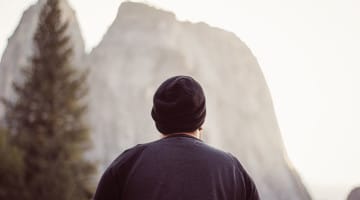Man standing in front of a mountain.