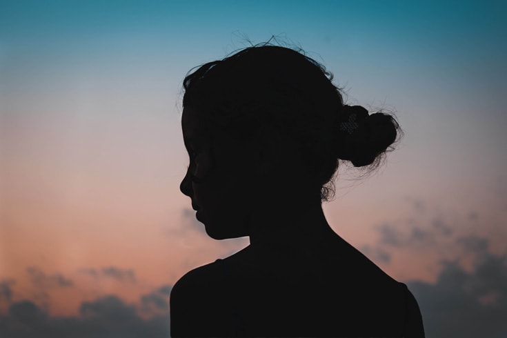 Sillhouette of a girl.