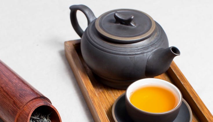 Teapot and cups.