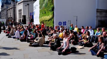 meditation, flash mob, mindfulness, bhante, lion's roar, buddhism, day of mindfulness